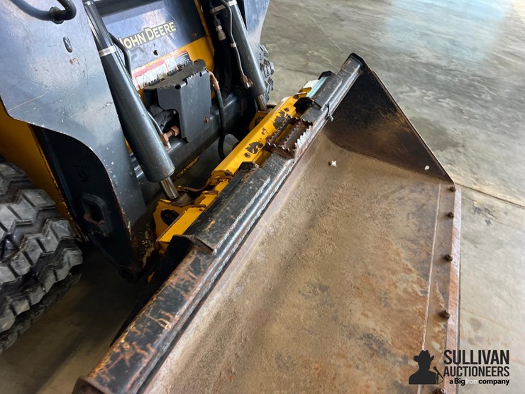 2018-deere-317g-image-16