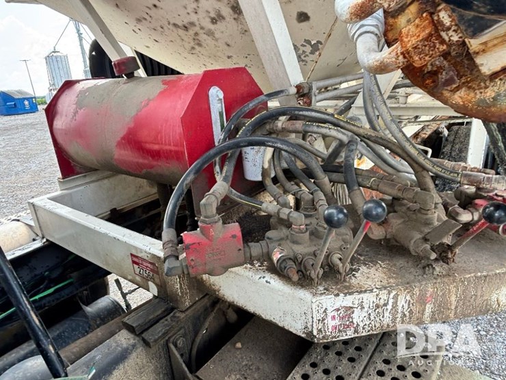 2005-sterling-dry-tender-truck-(gp11242,-unit-111565)-image-32