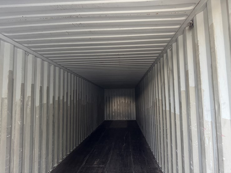 #4426-•-40'-shipping-container-image-4
