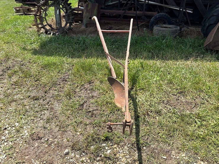 oliver-6”-walking-plow-image-2