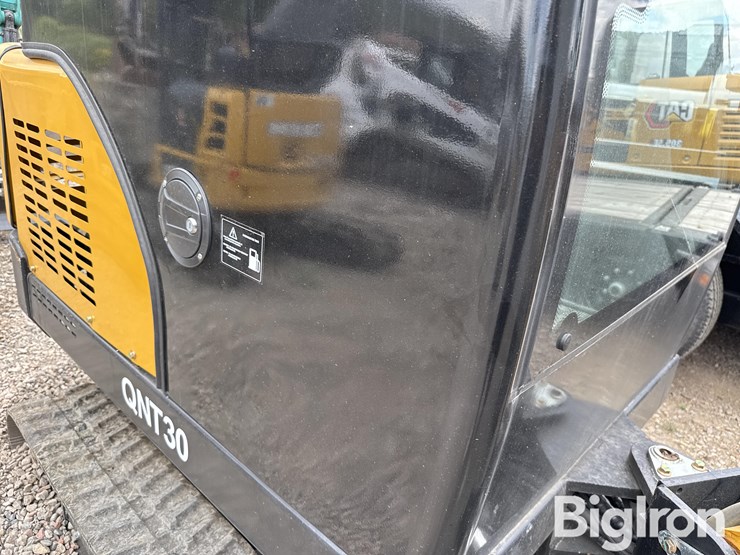 2025-agt-qnt30-mini-excavator-image-11