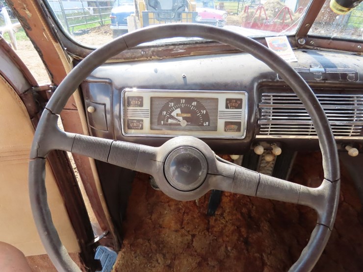1940-ford-deluxe-survivor-4dr-sedan-image-32