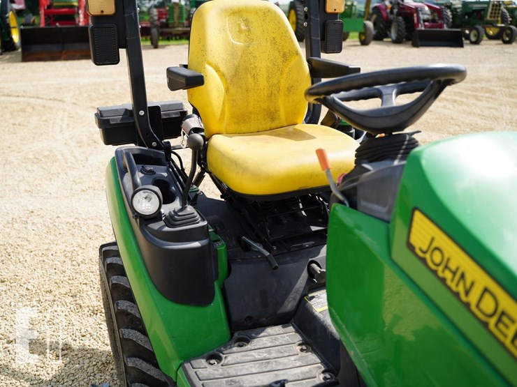2019-john-deere-1025r-image-19