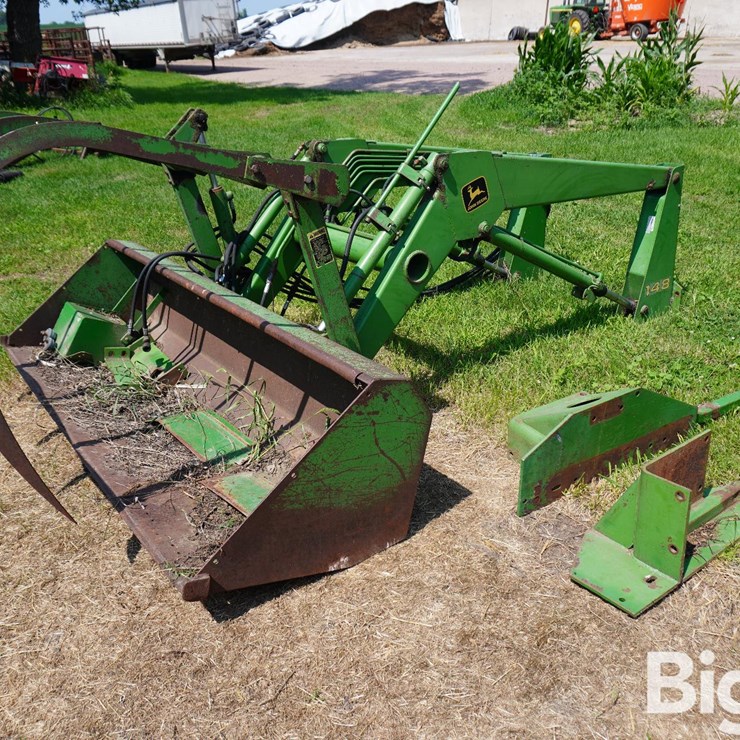 JOHN DEERE 148