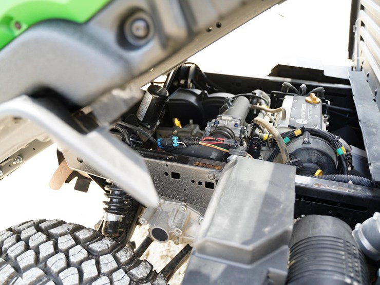 2023-john-deere-gator-xuv-835r-image-28