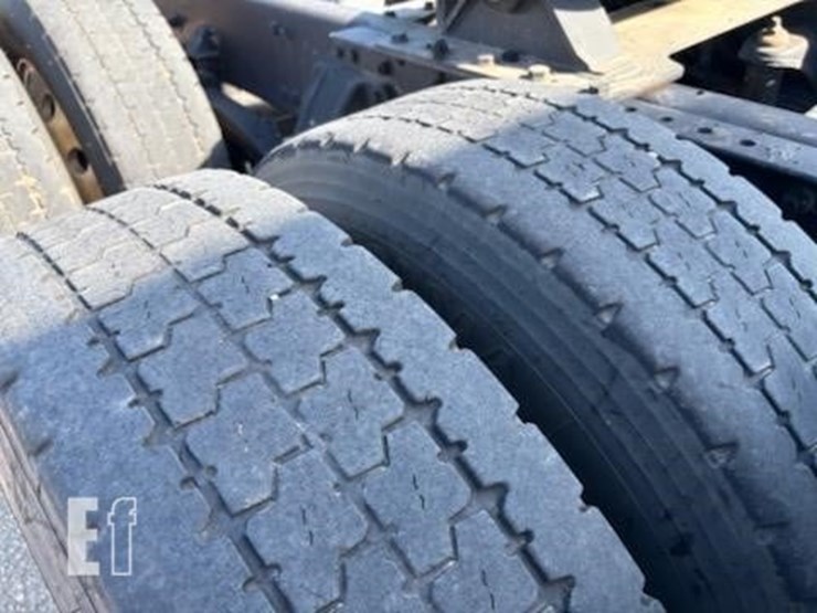 2016-kenworth-t880-image-15
