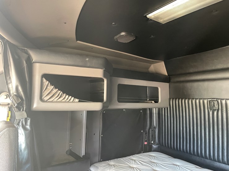 2012-kenworth-t660-image-43