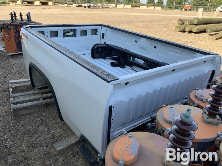 2020-chevrolet-8'-pickup-box-image-7