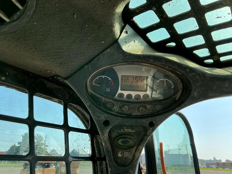 2015-bobcat-t770-image-41