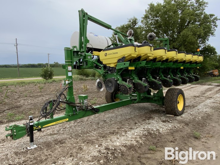 2021-john-deere-1745-image-1