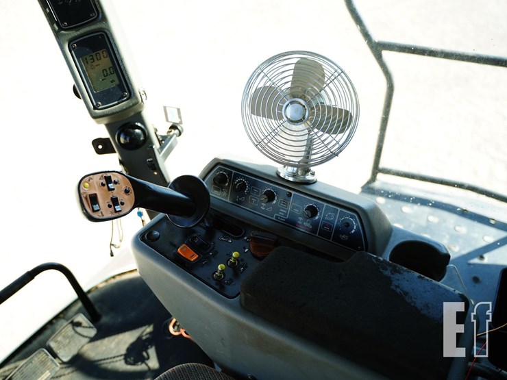 2004-gleaner-r65-image-42
