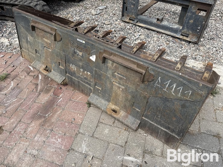 bobcat-74-heavy-duty-6'-track-loader-bucket-image-5