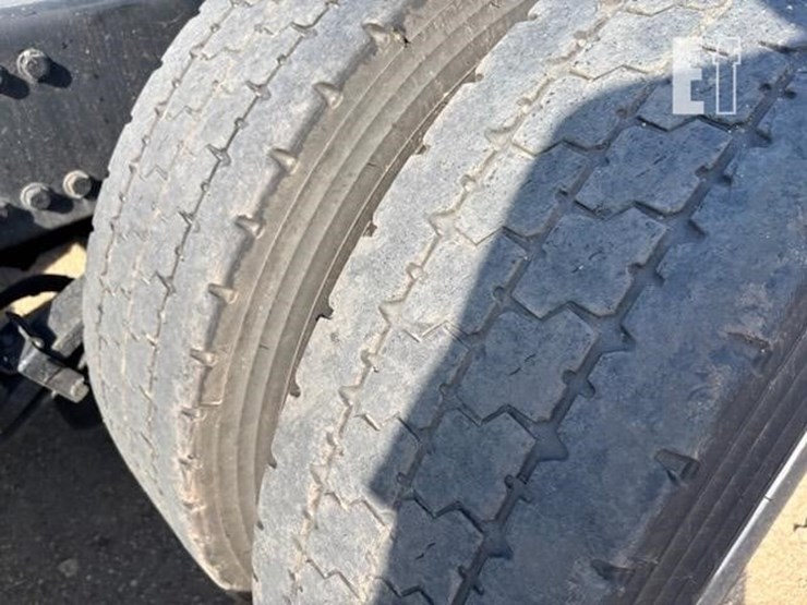 2016-kenworth-t880-image-13