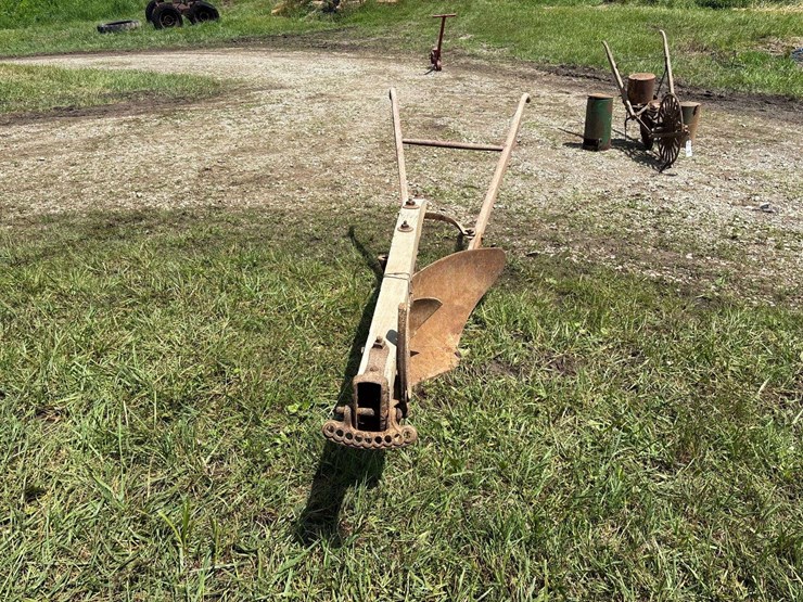 oliver-404-13”-walking-plow-image-2