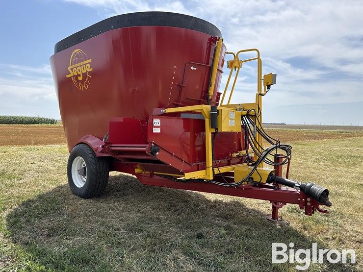 2022-supreme-international-segue-7t-vertical-feed-mixer-image-3