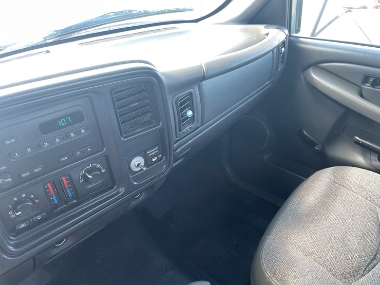 2004-chevrolet-silverado-3500-image-20