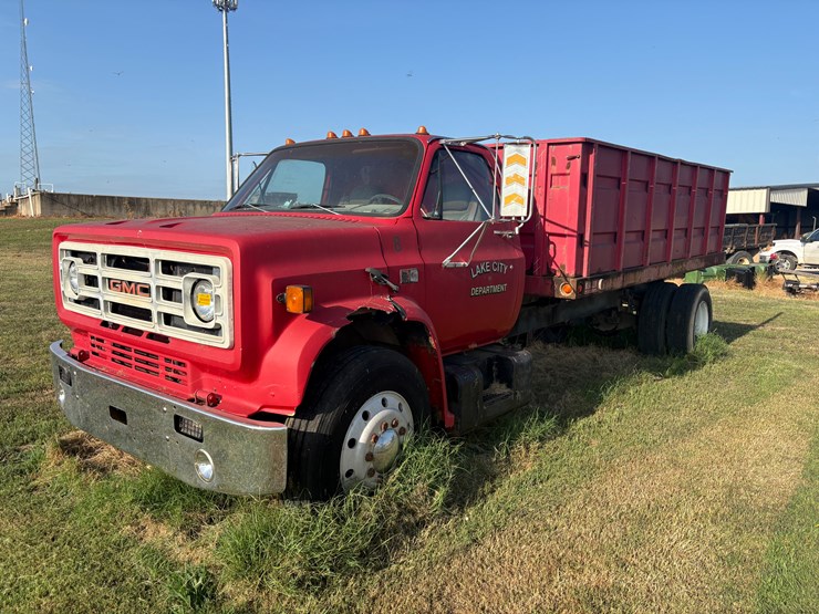 #89-•-#25029-•-inop-1987-gmc-c7-t/a-flat-bed-truck-vin:-1gdj7d1b9hv514155-image-1