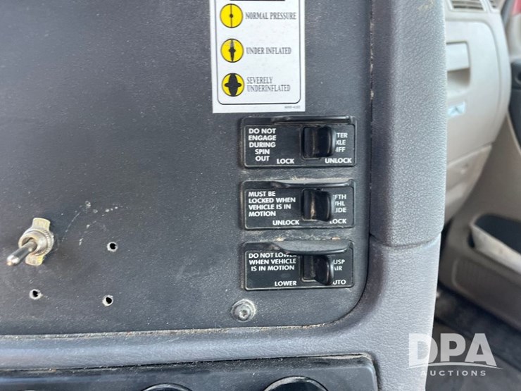 2013-freightliner-cascadia-day-cab-truck-(jn2570,-unit-4038)-image-78