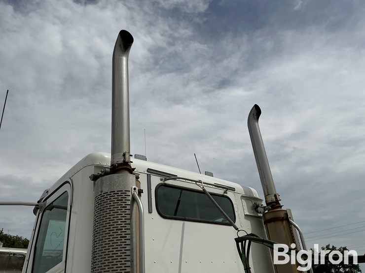 2017-freightliner-coronado-132-image-12