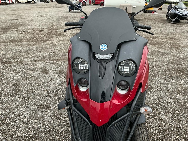 #2350-•-2009-piaggio-mp3-three-wheeled-scooter*-image-9