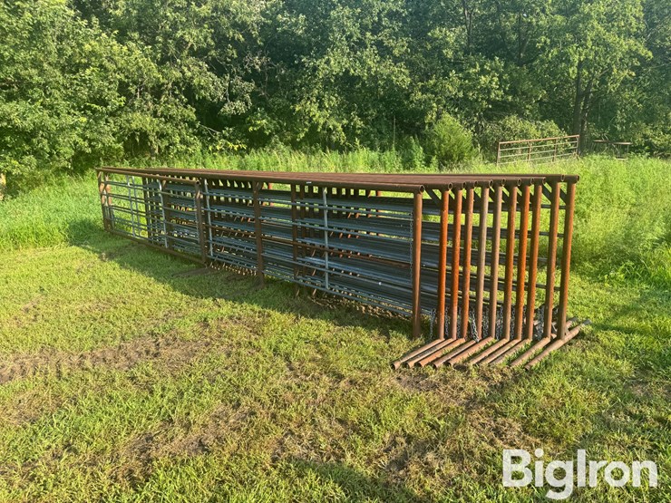 freestanding-panels-w/gate-image-1
