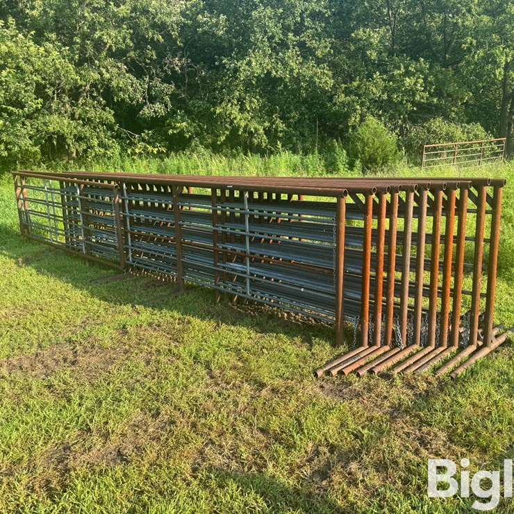 Freestanding Panels W/Gate
