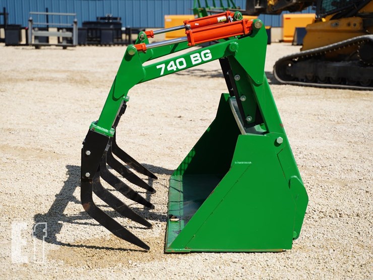 2025-john-deere-640-image-8