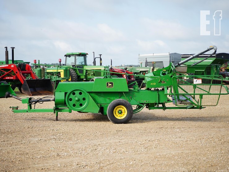 1990-john-deere-328-image-8