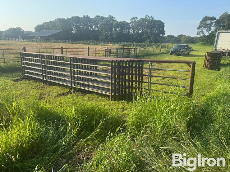 freestanding-panels-w/gate-image-5