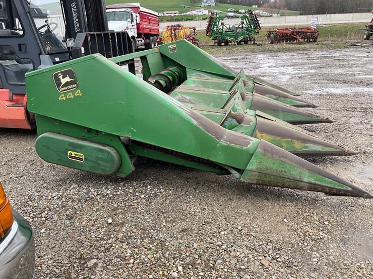 2020-john-deere-444-image-4