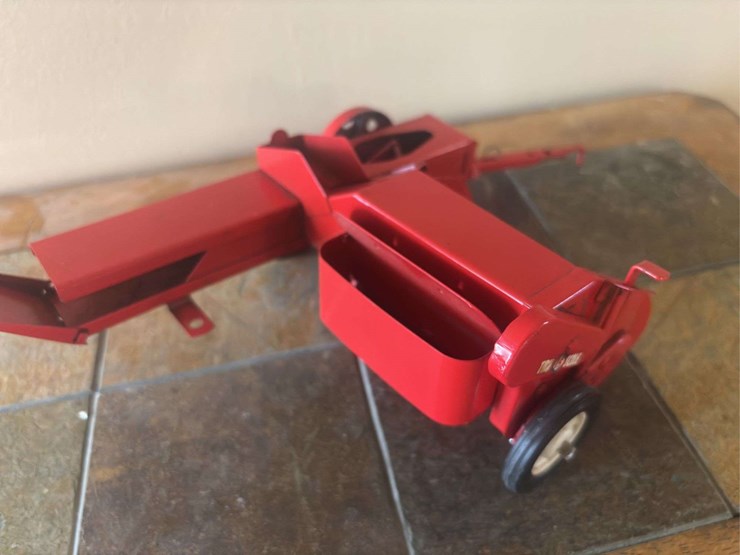 1/16-tru-scale-square-baler-carter-image-6