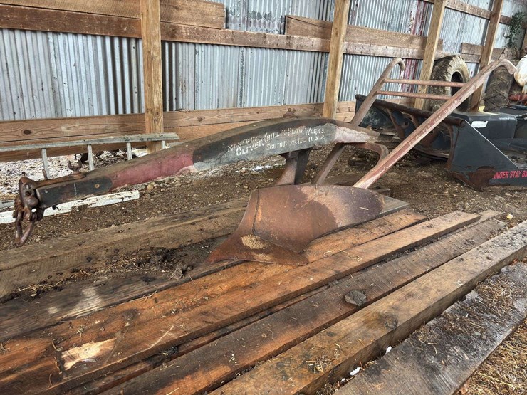 oliver-chilled-plow-works-14”-walking-plow-image-1