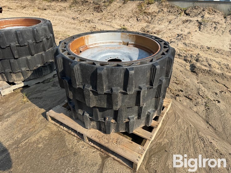 valley-revolution-47x15-airless-pivot-tires-image-7