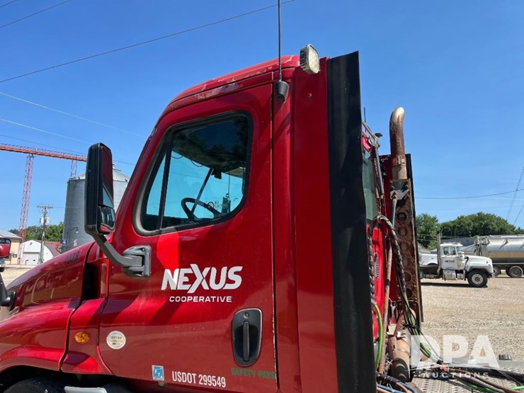 2013-freightliner-cascadia-day-cab-truck-(jn2570,-unit-4038)-image-52