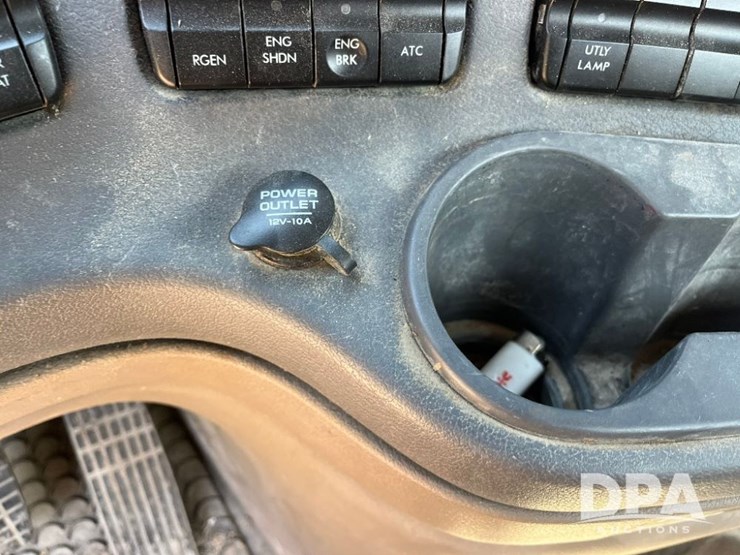2013-freightliner-cascadia-day-cab-truck-(jn2570,-unit-4038)-image-74
