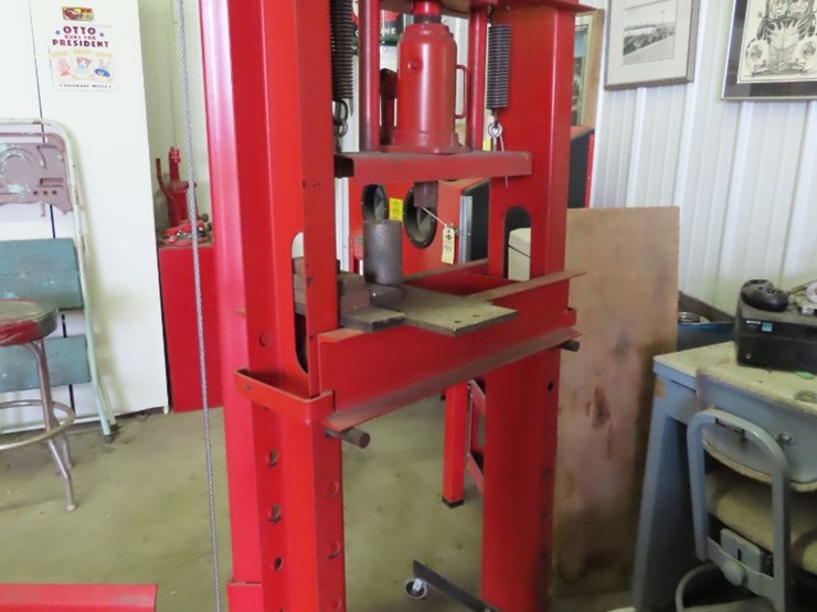60,000-pound-press-image-3