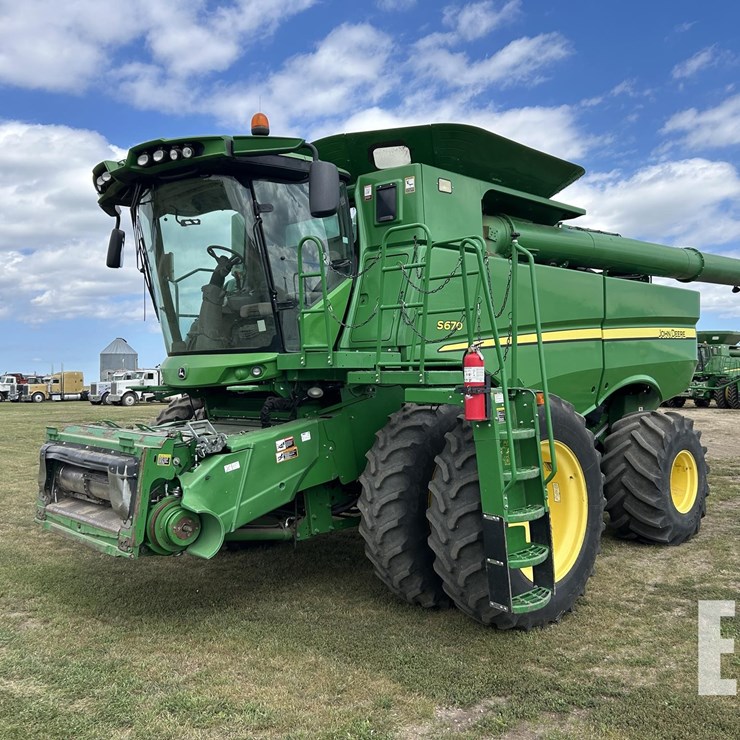 JOHN DEERE S670
