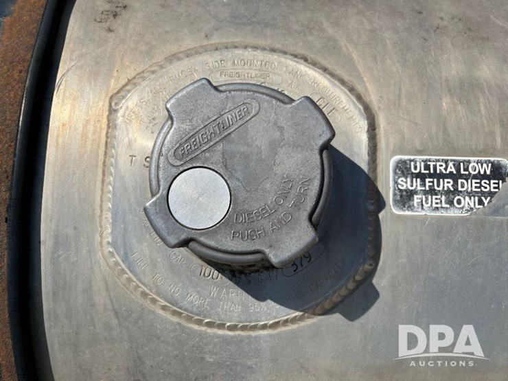 2013-freightliner-cascadia-day-cab-truck-(jn2570,-unit-4038)-image-38
