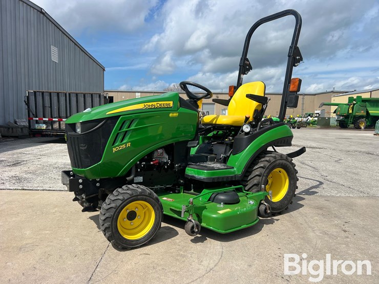 2016-john-deere-1025r-image-9