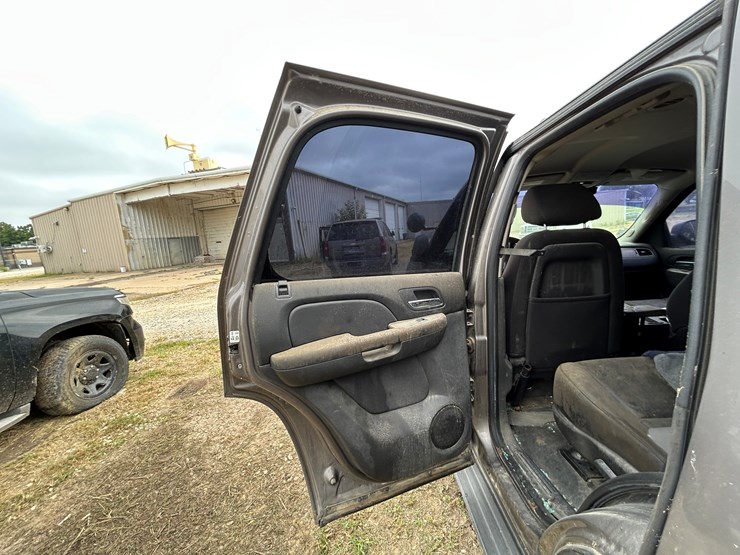 2014-chevrolet-tahoe-image-26