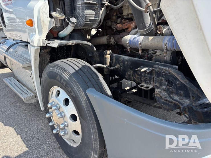 2013-freightliner-truck-(dr11874-unit-771)-image-32