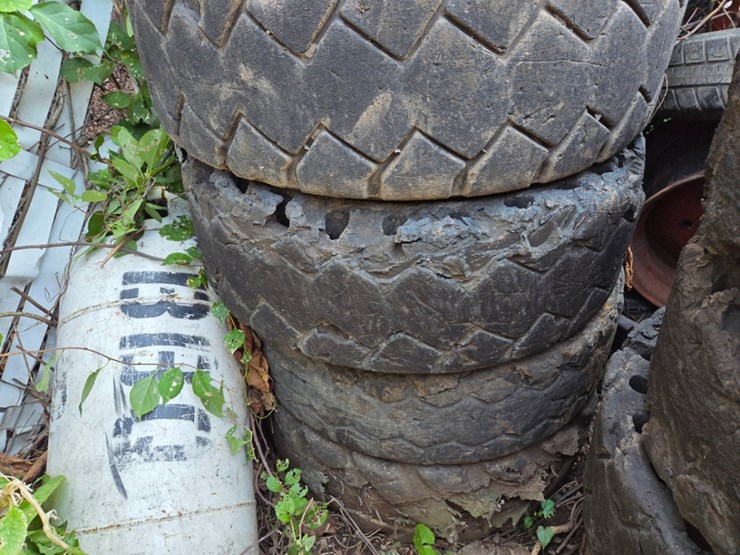 a-group-of-ass't-skidsteer-and-excavator-wheels-image-4