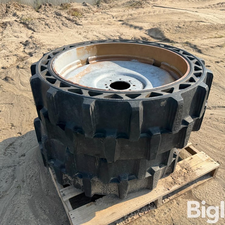 Valley Revolution 47x15 Airless Pivot Tires