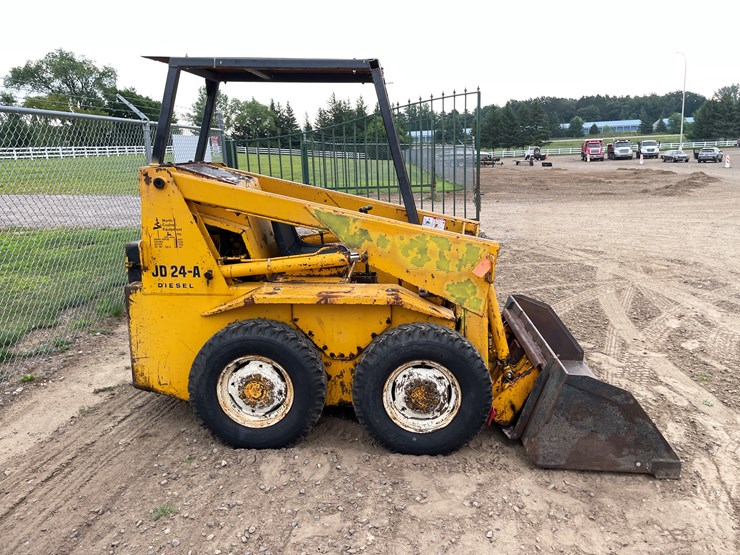 2007-deere-24a-image-4