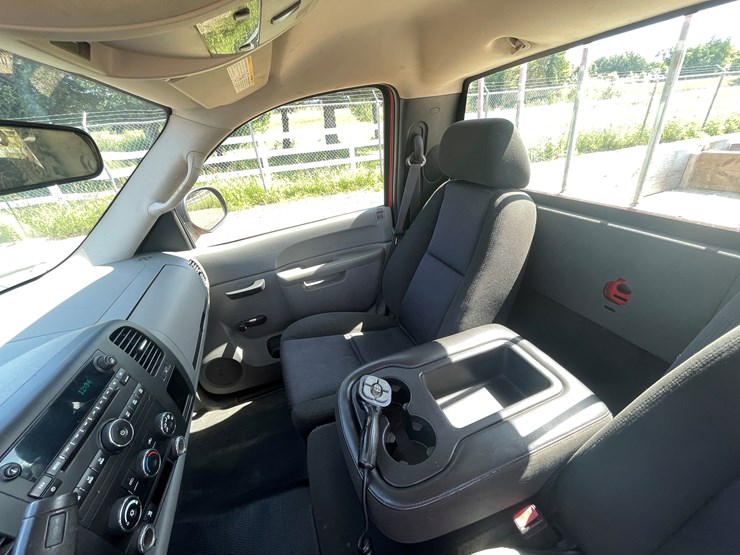 2011-chevrolet-silverado-2500-image-25