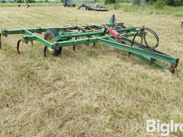 john-deere-100-image-3