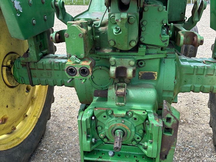 john-deere-3020-image-9