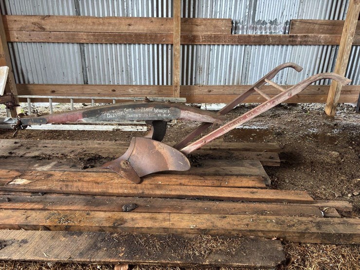 oliver-chilled-plow-works-14”-walking-plow-image-3