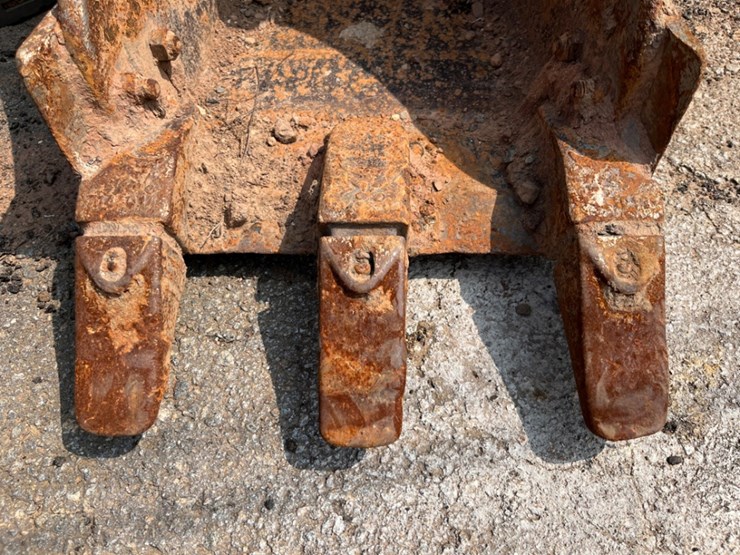 13"-3-tooth-excavator-bucket-image-4
