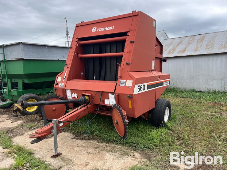 hesston-560-image-1